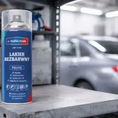 Jaki podkład pod lakier samochodowy? Bezbarwny lakier w sprayu e-lakiernik, połysk, wydajny, szybkoschnący, odporny na zadrapania.