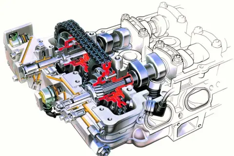 Przekrój silnika z widocznym łańcuchem rozrządu i mechanizmem zmienna faza rozrządu.