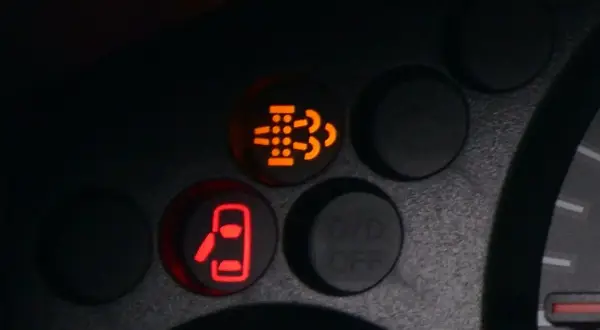 Kontrolka DPF świeci się, a drzwi są otwarte. Czas pomyśleć, jak wymusić wypalanie dpf, zanim będzie za późno.