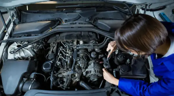 Mechanik sprawdza silnik, bo wciskam gaz a auto nie przyspiesza.