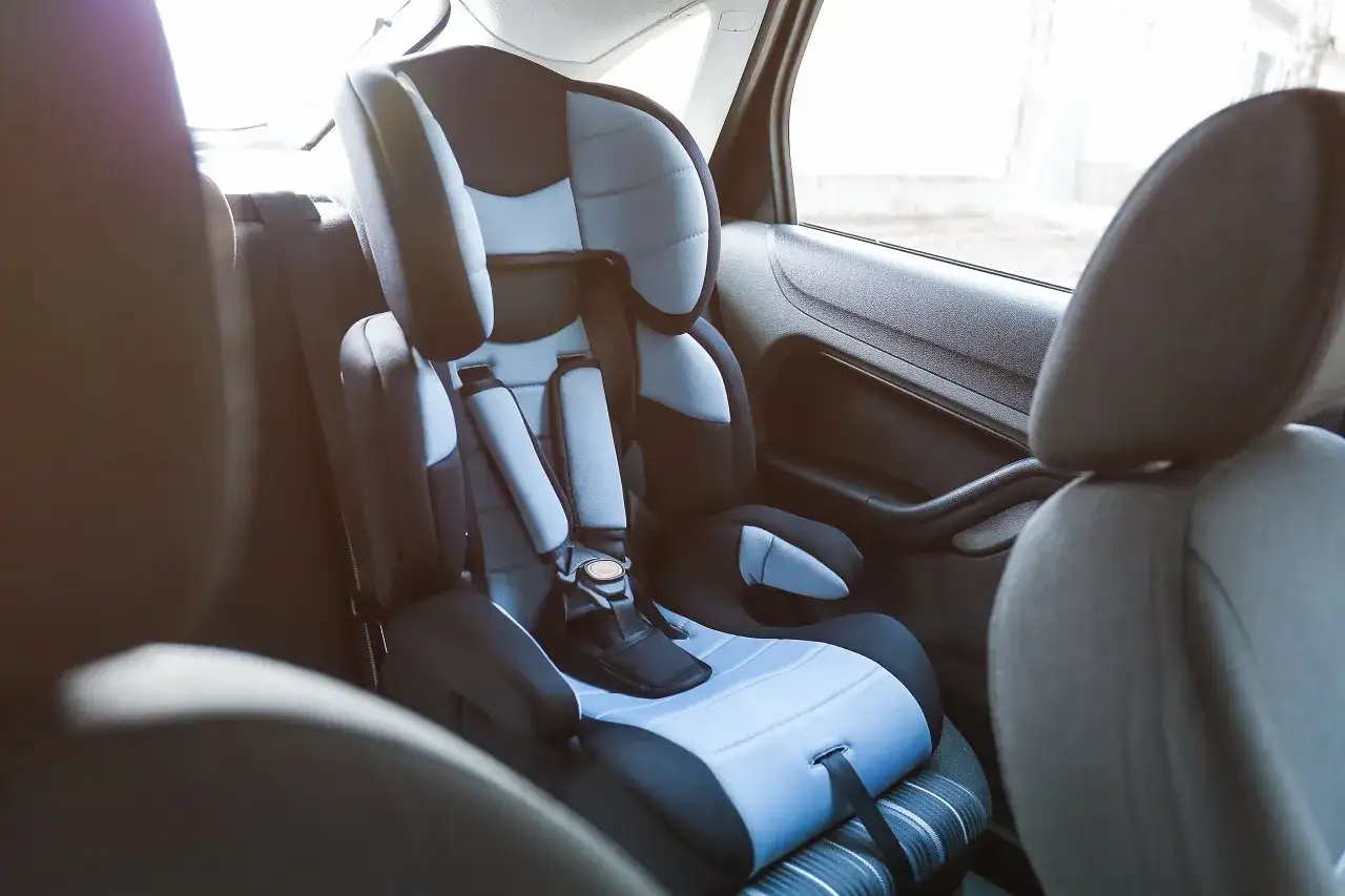 Jak wygląda ISOFIX i jak poprawnie zamontować fotelik?