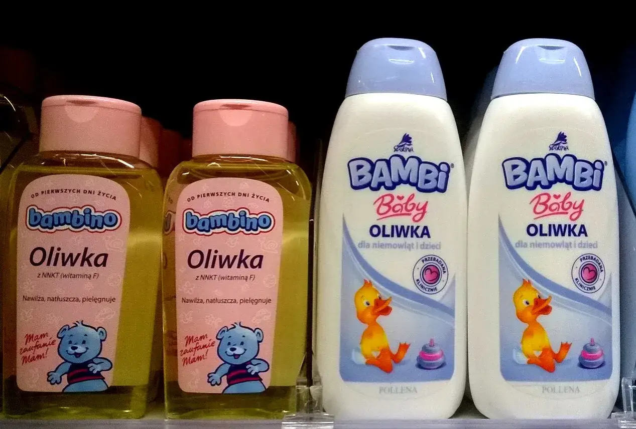 Oliwki Bambino i Bambi Baby. Gdy chcesz usunąć naklejki z plastiku, te produkty mogą pomóc.