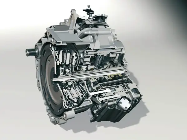 Przekrój skrzyni biegów DSG, ukazujący złożony mechanizm z kołami zębatymi i elementami hydraulicznymi.